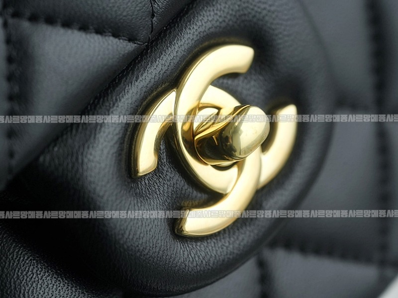 샤넬클래식미듐플랩백불랙금장 20260201-105722-019루.jpg