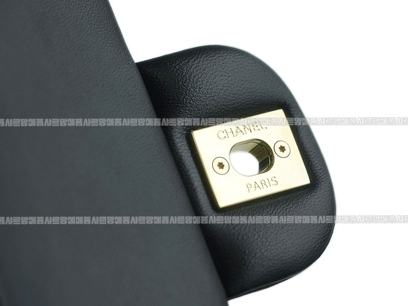 샤넬클래식미듐플랩백불랙금장 20260201-105723-021루.jpg