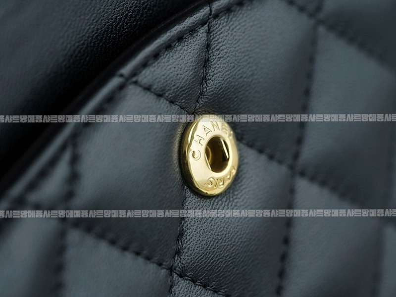 샤넬클래식미듐플랩백불랙금장 20260201-105723-024루.jpg
