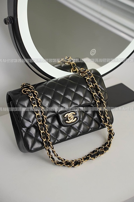 샤넬클래식미니듐플랩백불랙금장 20260201-111937-011루.jpg
