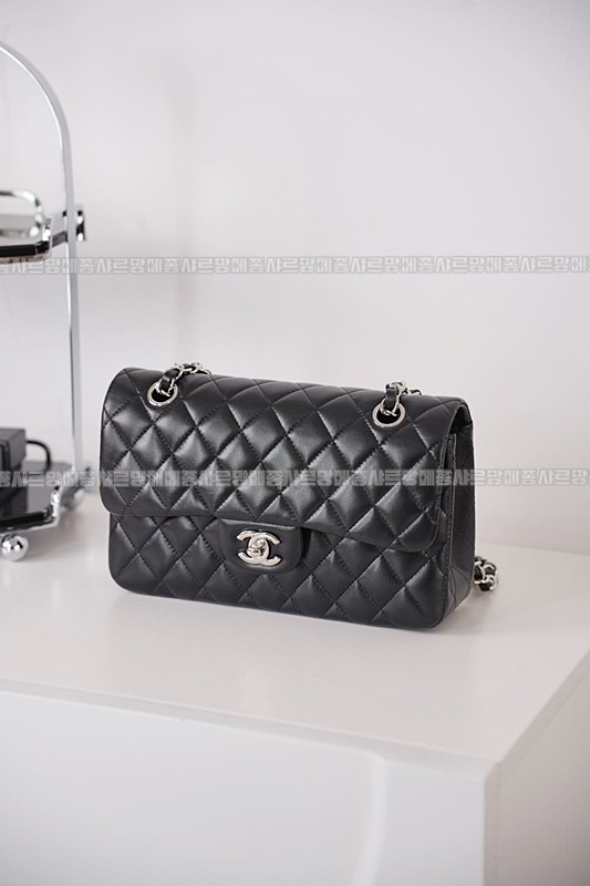 샤넬클래식미니듐플랩백불랙은장 20260201-112710-013루.jpg