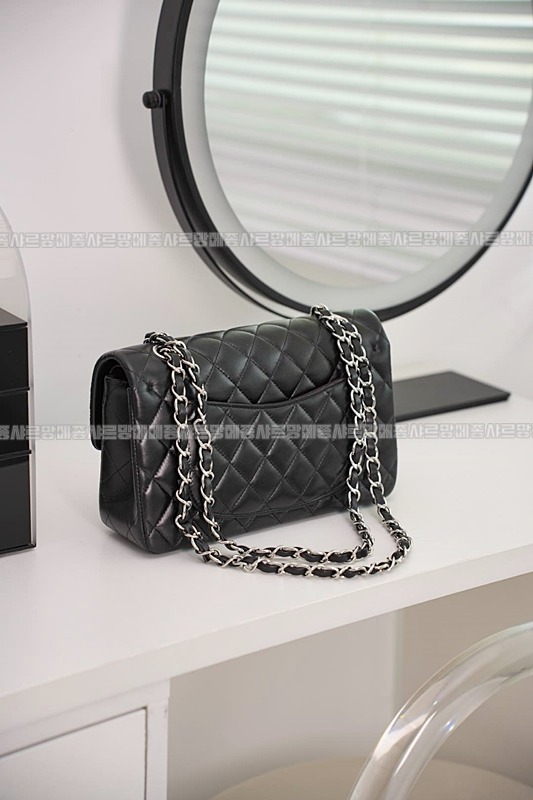 샤넬클래식미니듐플랩백불랙은장 20260201-112711-021루.jpg