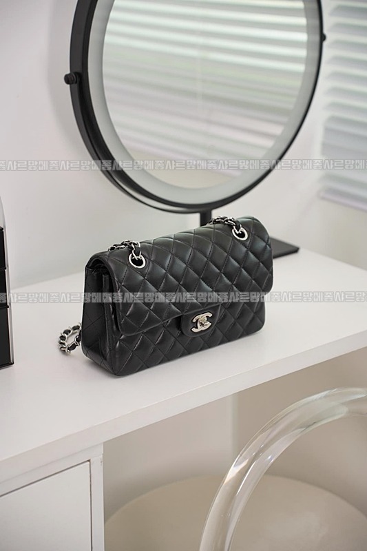 샤넬클래식미니듐플랩백불랙은장 20260201-112712-022루.jpg