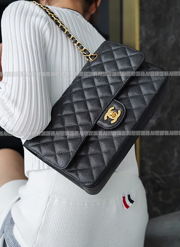 샤넬클래식미디움플랩백블랙금장 20260201-140408-001루.jpg