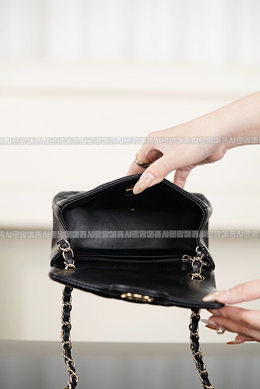 샤넬클래식미니플랩백블랙은장 20260201-161601-017루.jpg