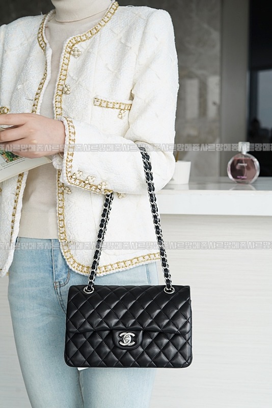 샤넬클래식미니플랩백블랙금장 20260201-162224-005루.jpg