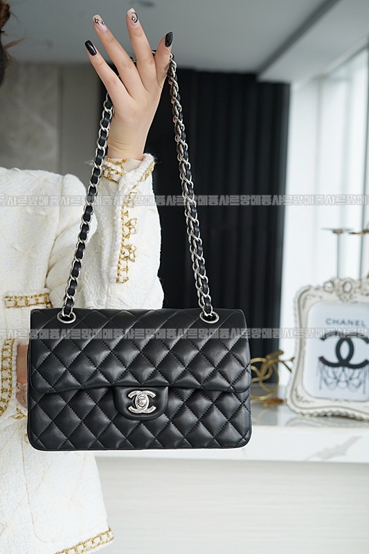 샤넬클래식미니플랩백블랙금장 20260201-162224-008루.jpg