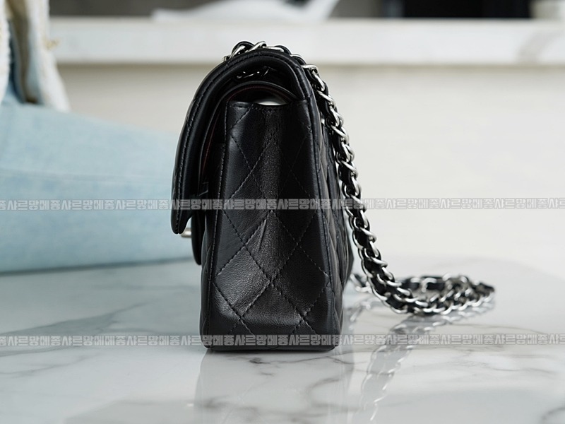 샤넬클래식미니플랩백블랙은장 20260201-163336-012루.jpg