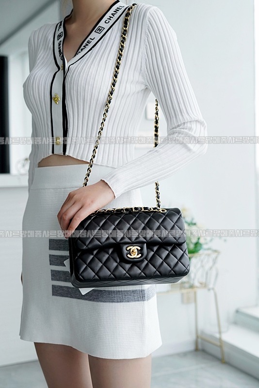 샤넬클래식스몰플랩백블랙금장 20260202-103502-025루.jpg