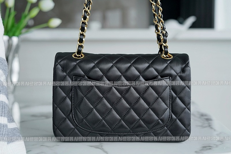 샤넬클래식스몰플랩백블랙금장 20260202-103459-009루.jpg