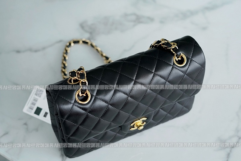 샤넬클래식스몰플랩백블랙금장 20260202-103459-011루.jpg