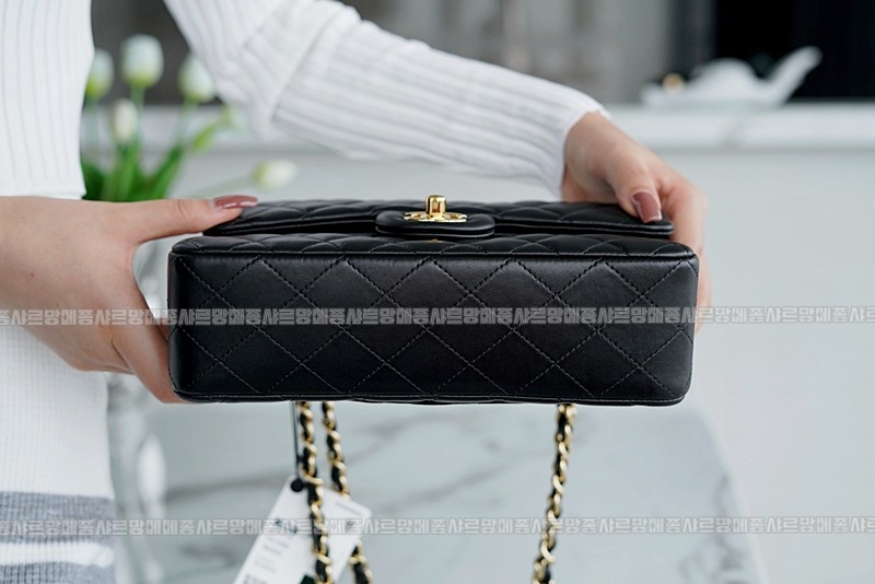샤넬클래식스몰플랩백블랙금장 20260202-103500-012루.jpg