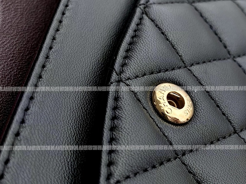 샤넬클래식스몰플랩백블랙금장 20260202-103500-017루.jpg