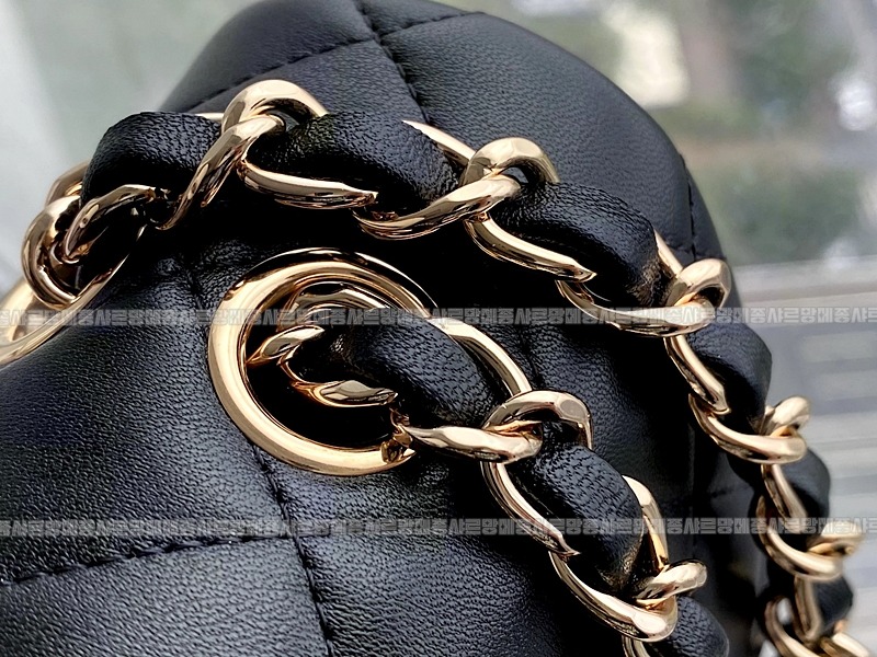 샤넬클래식스몰플랩백블랙금장 20260202-103501-019루.jpg