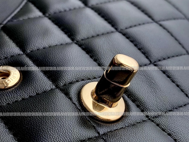 샤넬클래식스몰플랩백블랙금장 20260202-103500-018루.jpg