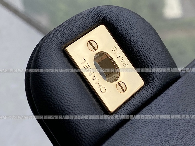 샤넬클래식스몰플랩백블랙금장 20260202-103501-021루.jpg