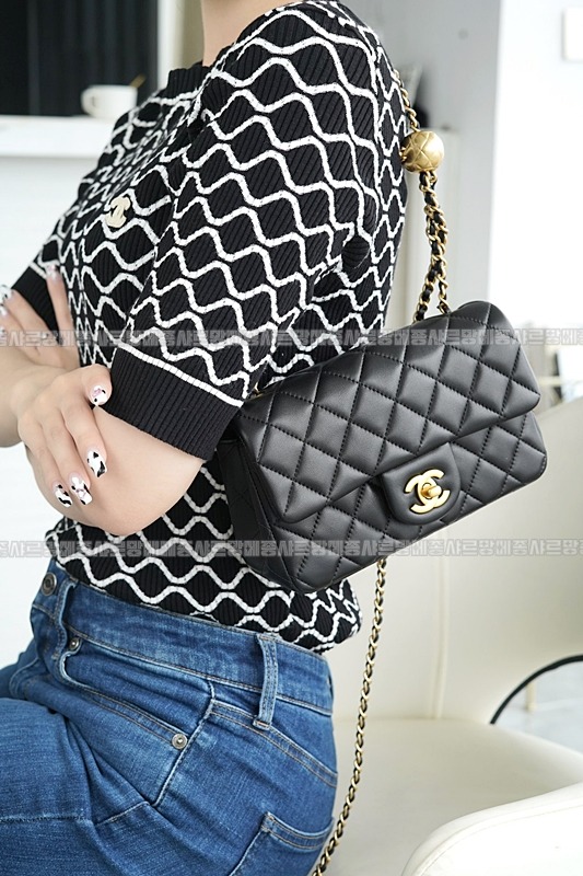 샤넬23C골드볼미니플랩백 wsxc1770199402342_4루.jpg