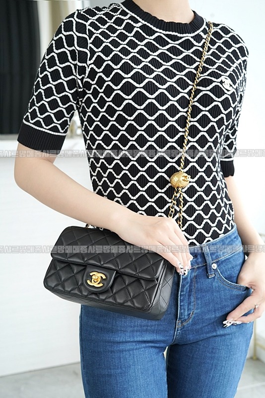 샤넬23C골드볼미니플랩백 wsxc1770199402460_7루.jpg