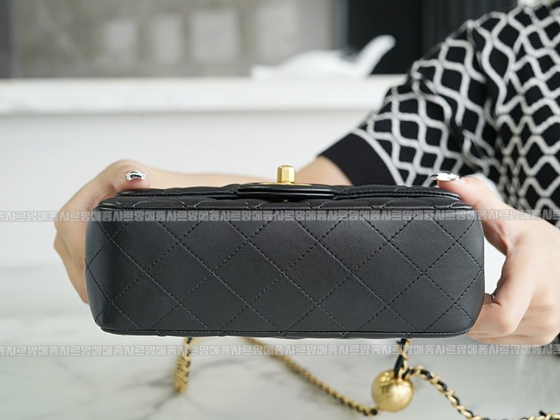 샤넬23C골드볼미니플랩백 wsxc1770199406560_7루.jpg