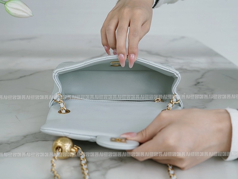 샤넬23C골드볼미니플랩백 wsxc1770199450828_5루.jpg