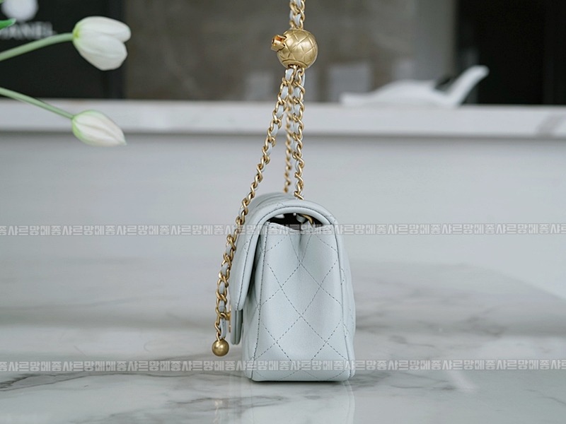 샤넬23C골드볼미니플랩백 wsxc1770199450884_7루.jpg