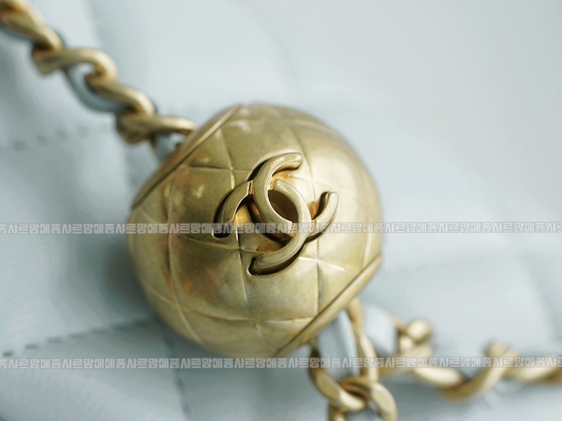 샤넬23C골드볼미니플랩백 wsxc1770199464208_3루.jpg