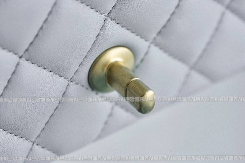 샤넬23C골드볼미니플랩백 wsxc1770199508360_8루.jpg