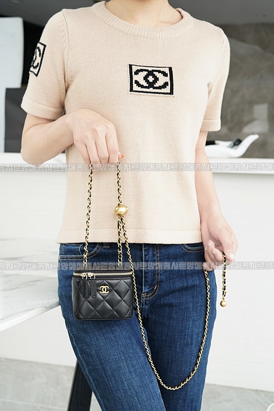 샤넬골드볼스퀘어미니베니티백 20260204-112829-002루.jpg