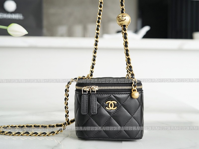 샤넬골드볼스퀘어미니베니티백 20260204-112830-009루.jpg