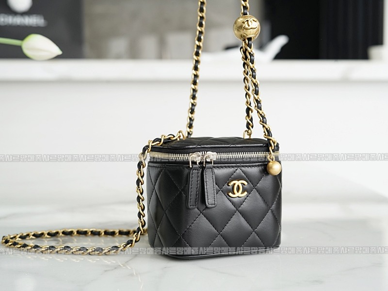 샤넬골드볼스퀘어미니베니티백 20260204-112831-011루.jpg