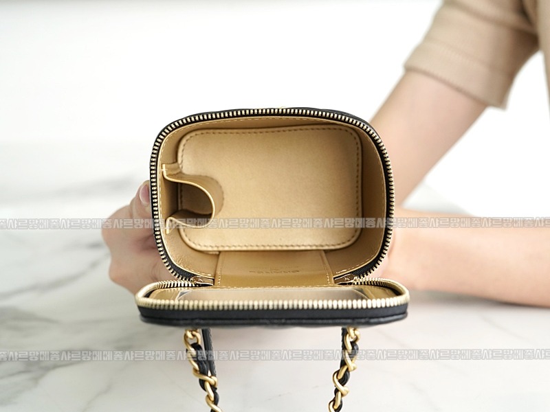 샤넬골드볼스퀘어미니베니티백 20260204-112831-015루.jpg