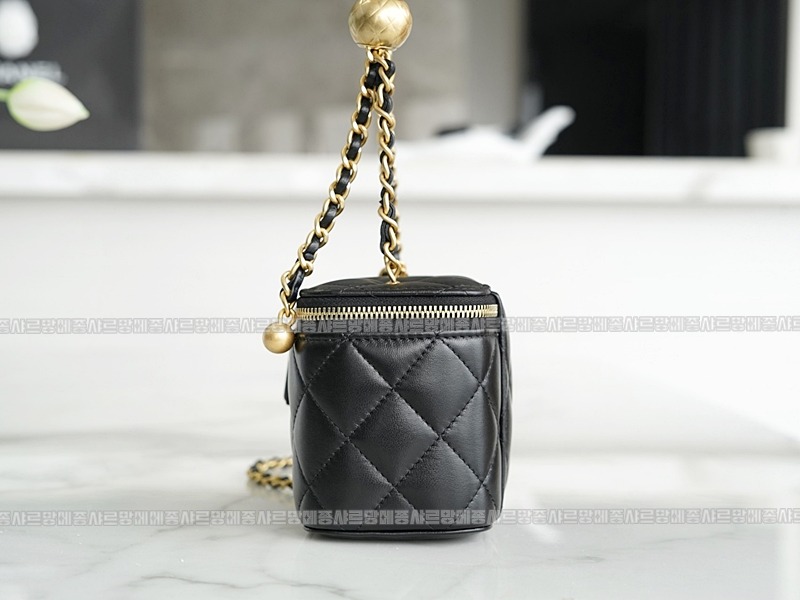 샤넬골드볼스퀘어미니베니티백 20260204-112831-013루.jpg