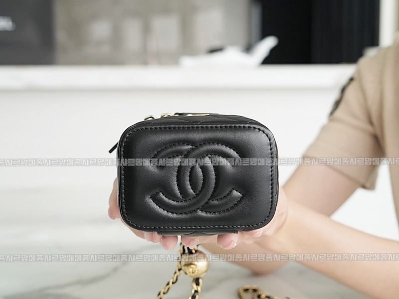 샤넬골드볼스퀘어미니베니티백 20260204-112832-016루.jpg