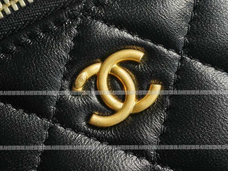 샤넬골드볼스퀘어미니베니티백 20260204-112832-017루.jpg