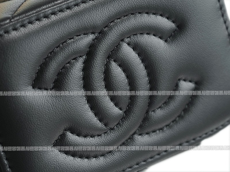 샤넬골드볼스퀘어미니베니티백 20260204-112832-018루.jpg