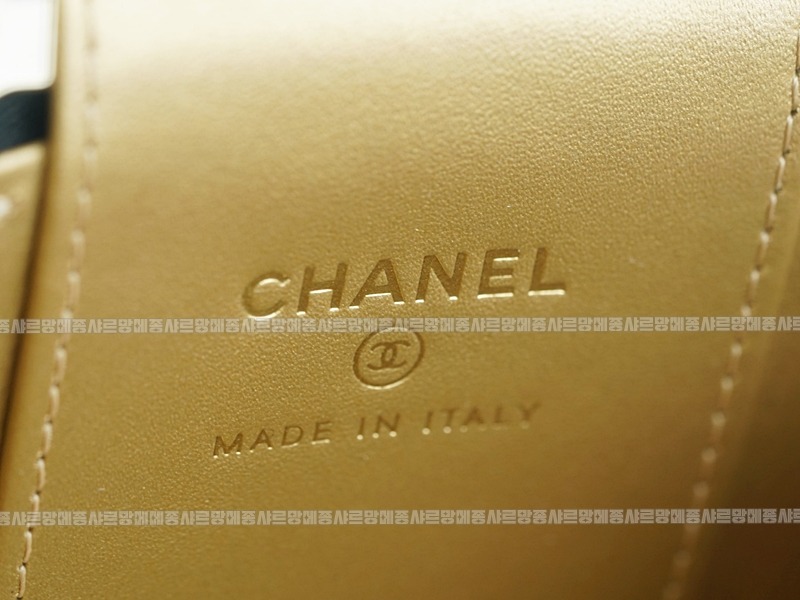 샤넬골드볼스퀘어미니베니티백 20260204-112832-021루.jpg