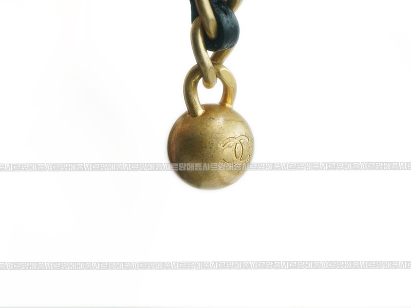 샤넬골드볼스퀘어미니베니티백 20260204-112833-025루.jpg