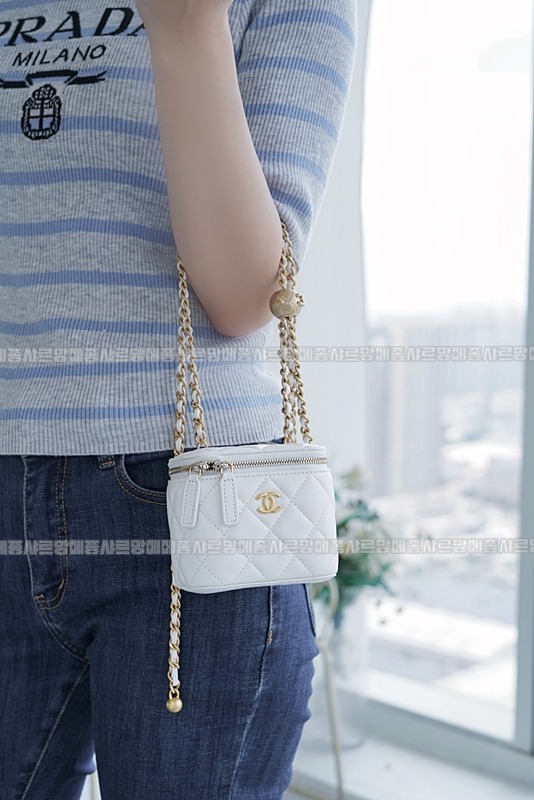 샤넬골드볼스퀘어미니베니티백 20260204-113342-004루.jpg