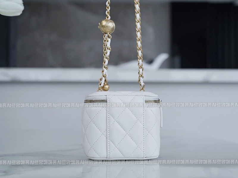샤넬골드볼스퀘어미니베니티백 20260204-113343-011루.jpg