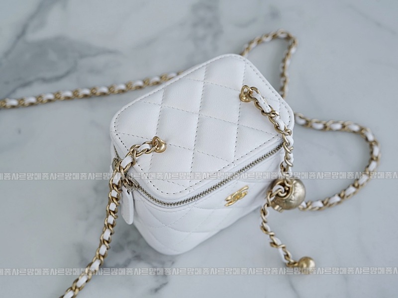 샤넬골드볼스퀘어미니베니티백 20260204-113343-013루.jpg