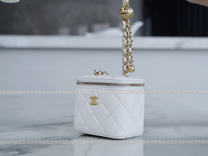 샤넬골드볼스퀘어미니베니티백 20260204-113343-012루.jpg