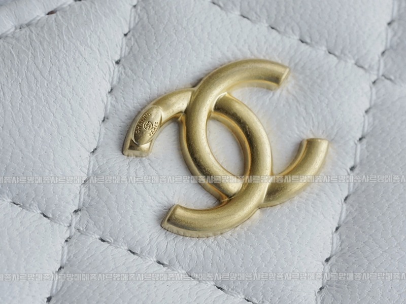 샤넬골드볼스퀘어미니베니티백 20260204-113344-018루.jpg