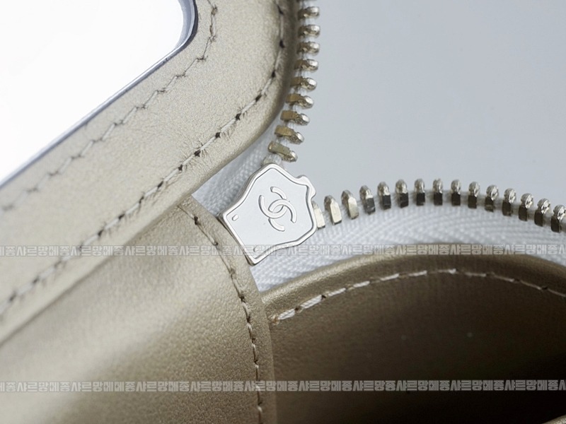 샤넬골드볼스퀘어미니베니티백 20260204-113717-001루.jpg