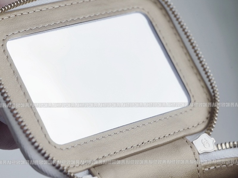 샤넬골드볼스퀘어미니베니티백 20260204-113717-002루.jpg