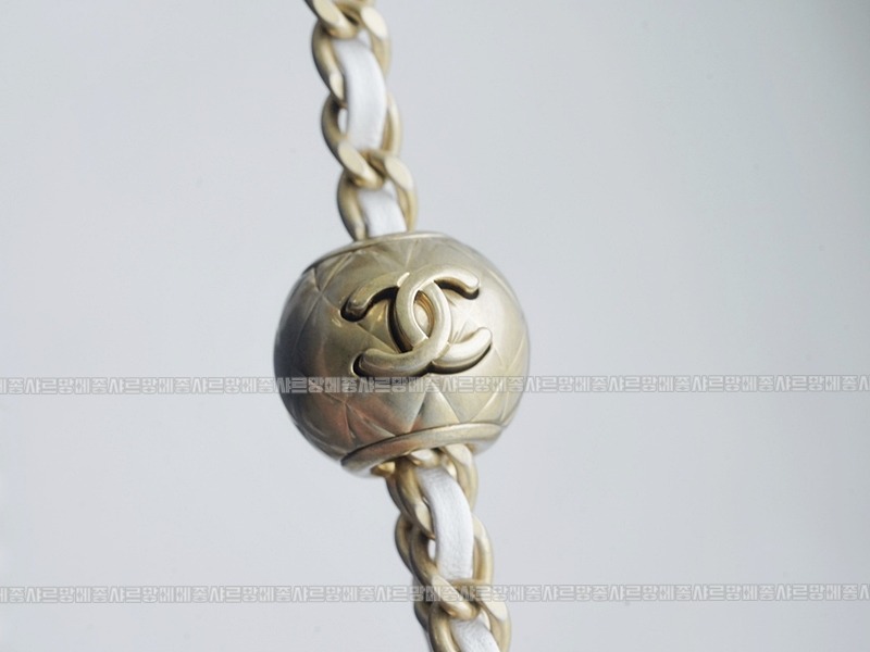 샤넬골드볼스퀘어미니베니티백 20260204-113717-004루.jpg