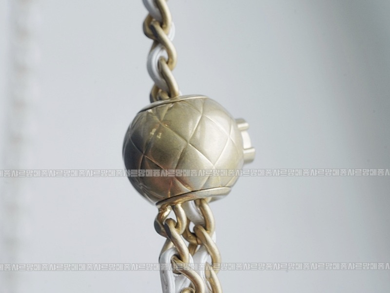 샤넬골드볼스퀘어미니베니티백 20260204-113717-005루.jpg