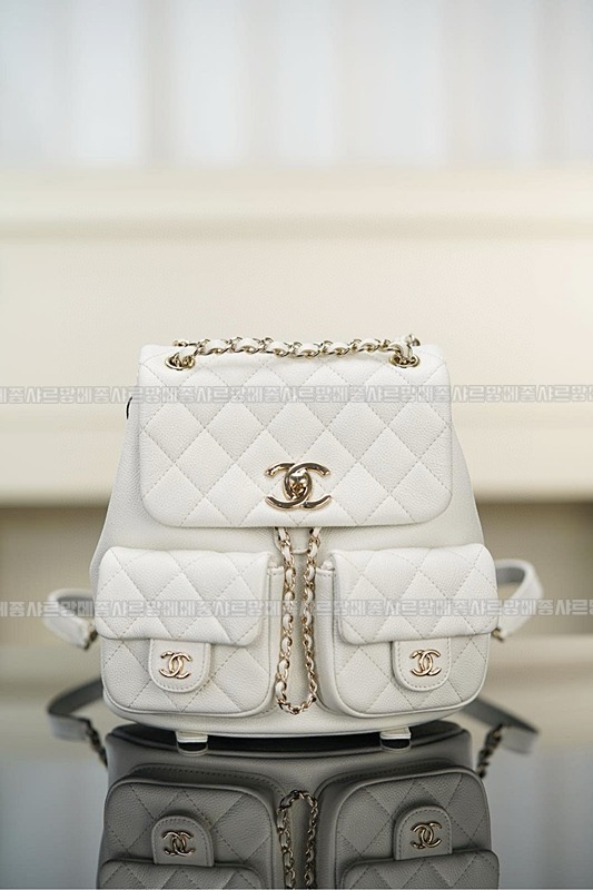 샤넬24A듀마백팩화이트 20260205-132030-010루.jpg