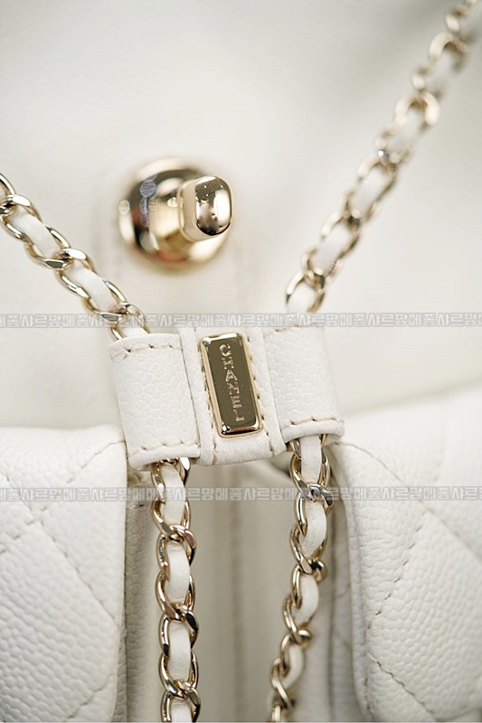 샤넬24A듀마백팩화이트 20260205-132032-020루.jpg