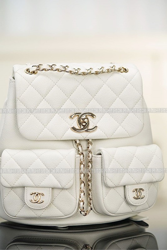 샤넬24A듀마백팩화이트 20260205-132032-028루.jpg
