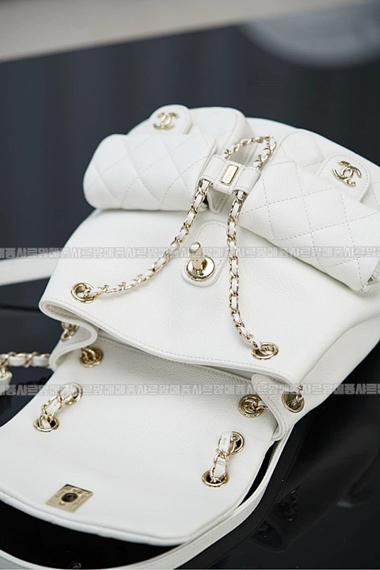 샤넬24A듀마백팩화이트 20260205-132033-034루.jpg